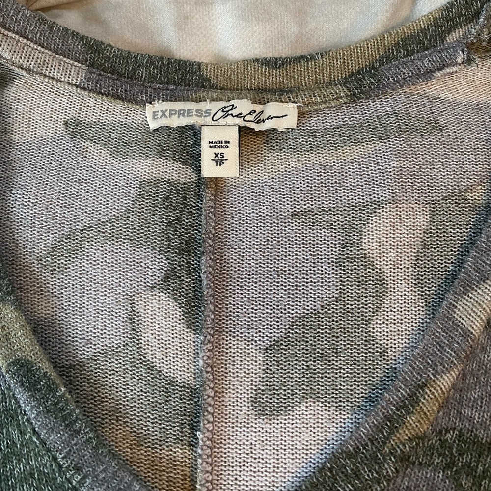 Express Top - Picture 3 of 3